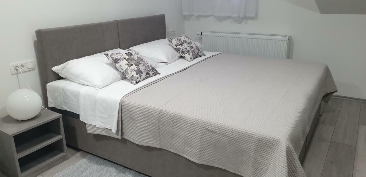Apartmani I Sobe Laganini Nova Gradiska Habitación foto